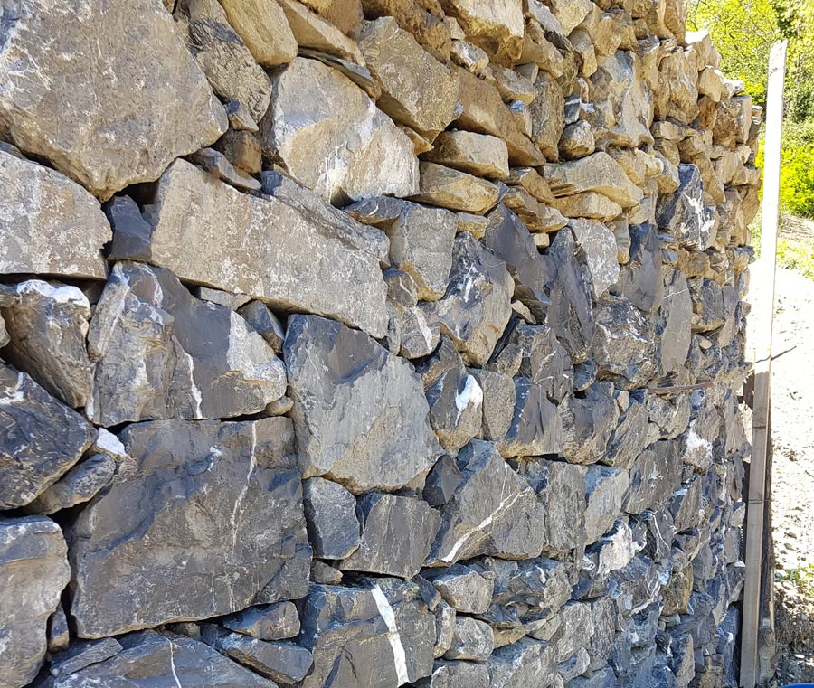 Photo of the dry stone walls near the vineyard