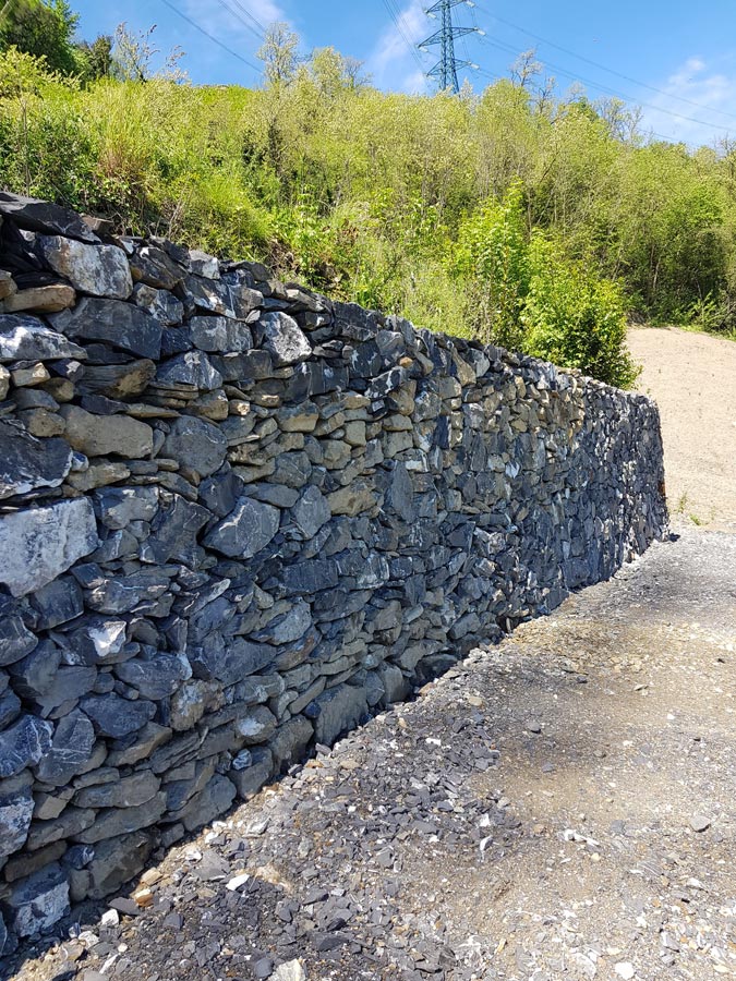 Photo of the dry stone walls near the vineyard